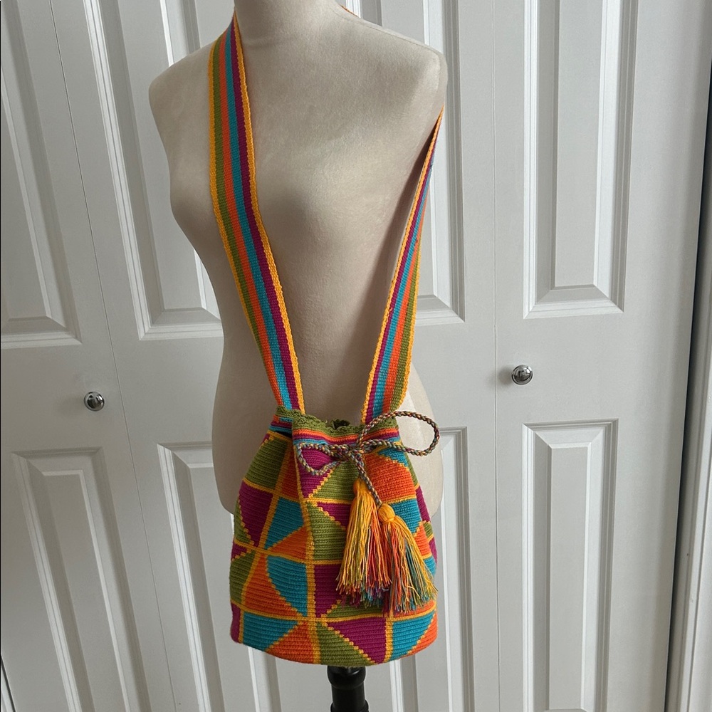Bohemian Wayuu tribe handmade Bucket Shoulder Crossbody Bag. Multicolor - Picture 2 of 7